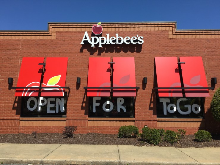 Applebee’s to go only sign.
